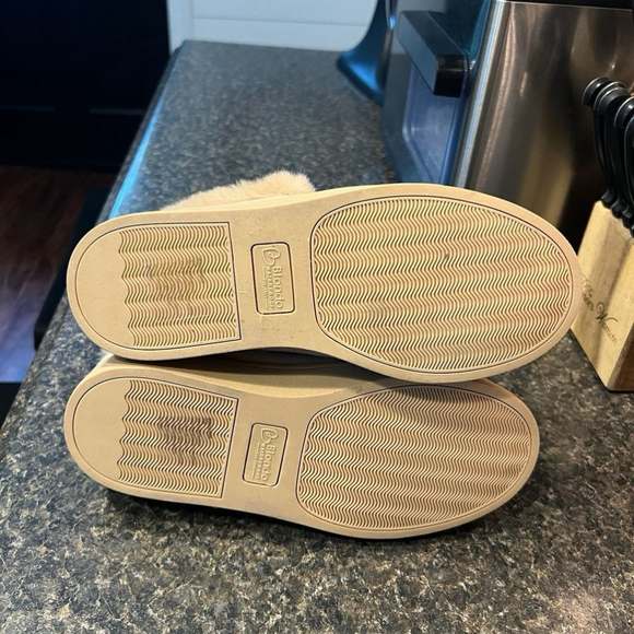 New Blondo Ava Embellished Waterproof Faux-Fur & Genuine Suede Mocassin - Picture 4 of 9